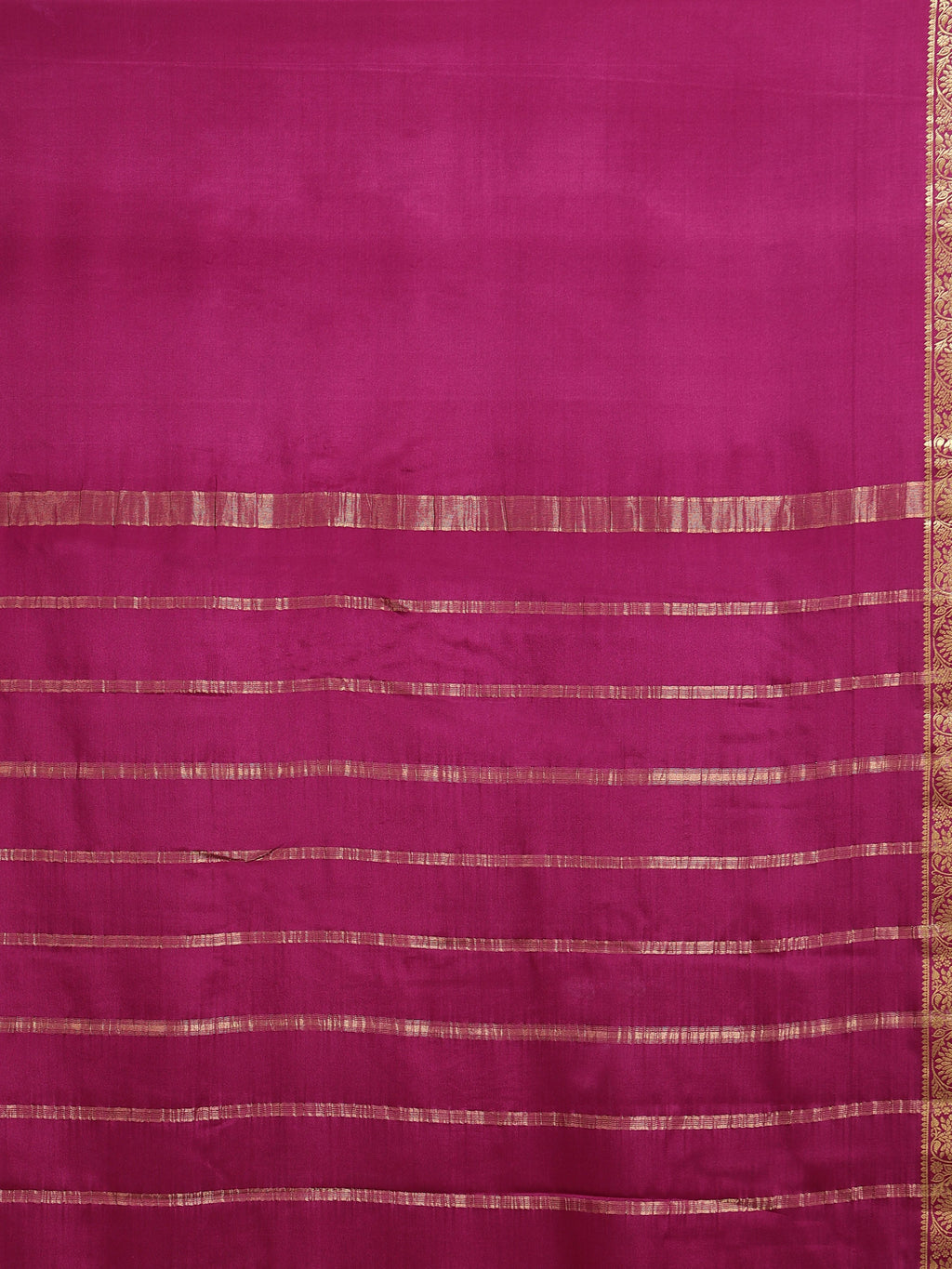 Close up of deep magenta pallu with horizontal antique gold zari rectangular block stripe bands