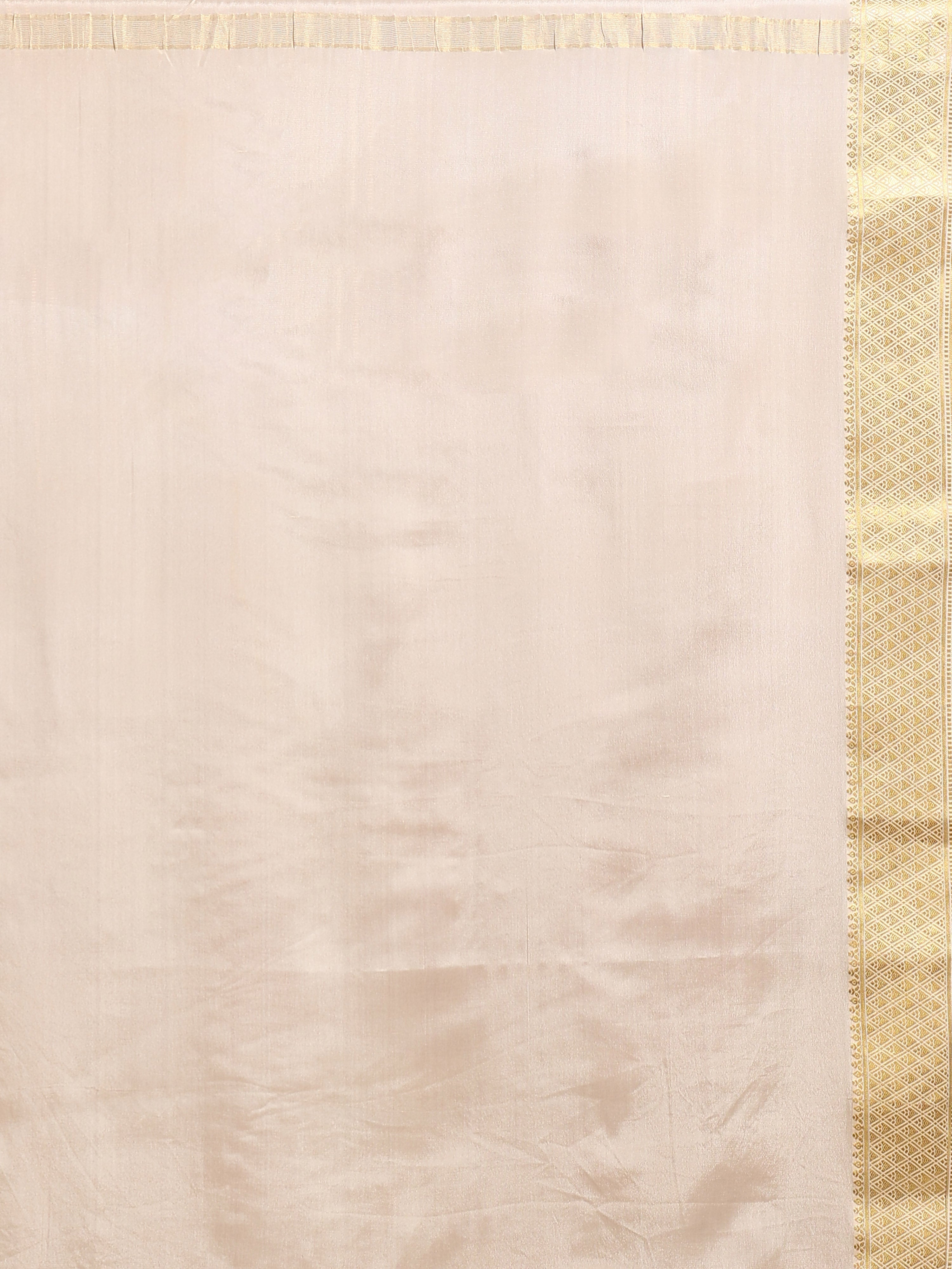 Close up of plain soft cream silk pallu and blouse piece with wide antique gold zari diamond triangle geometric lattice border